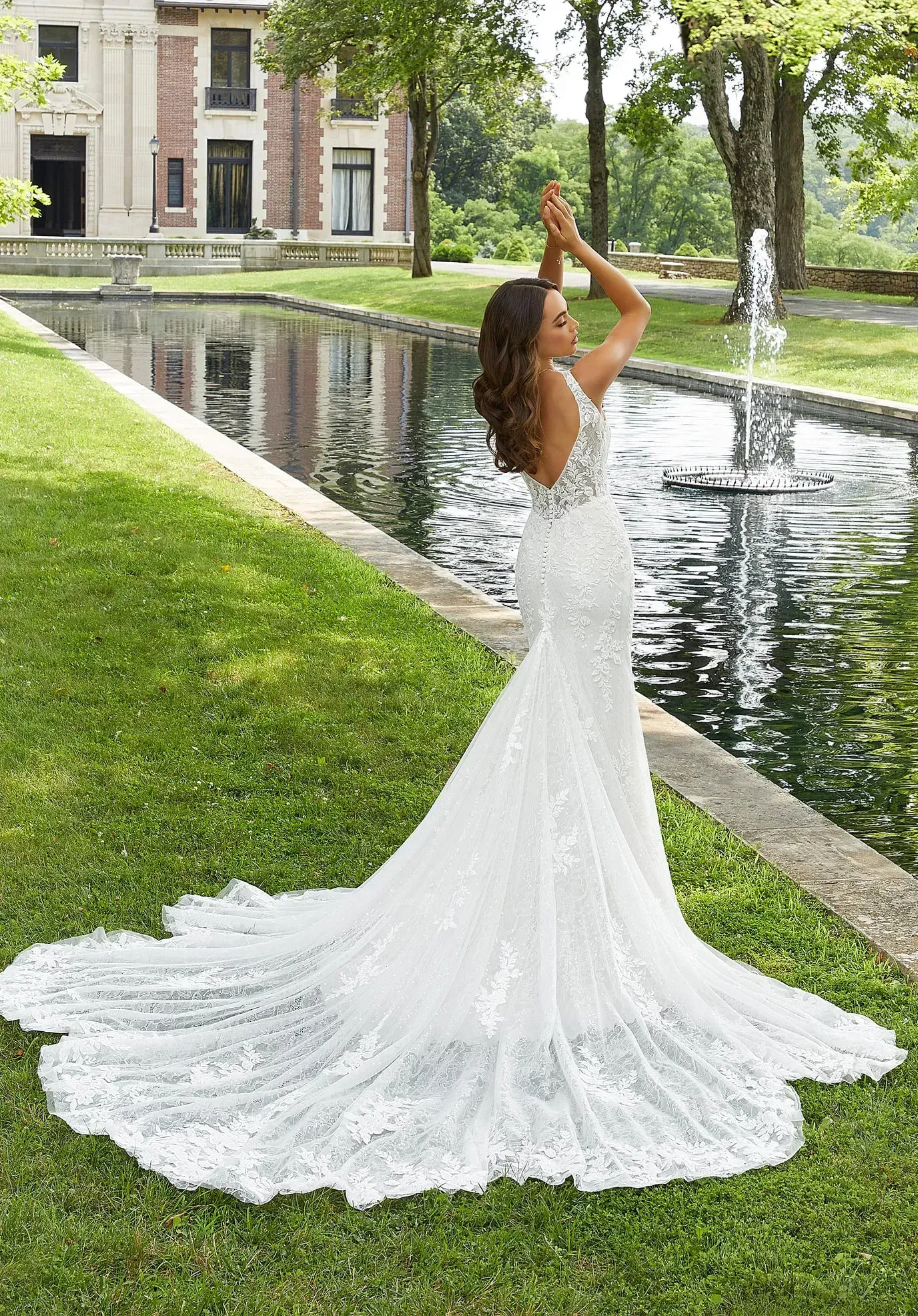 donna in abito da sposa