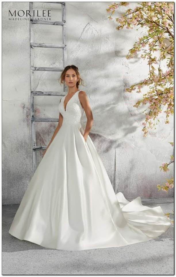 donna in abito da sposa