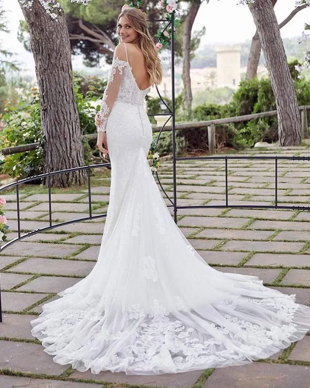 donna in abito da sposa