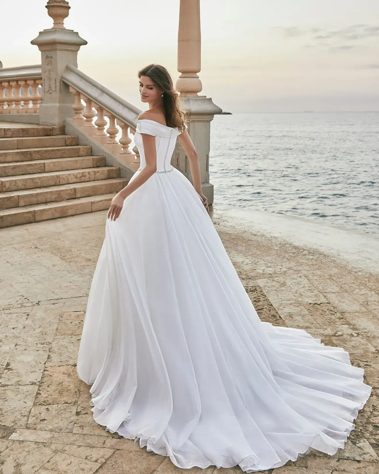 donna in abito da sposa