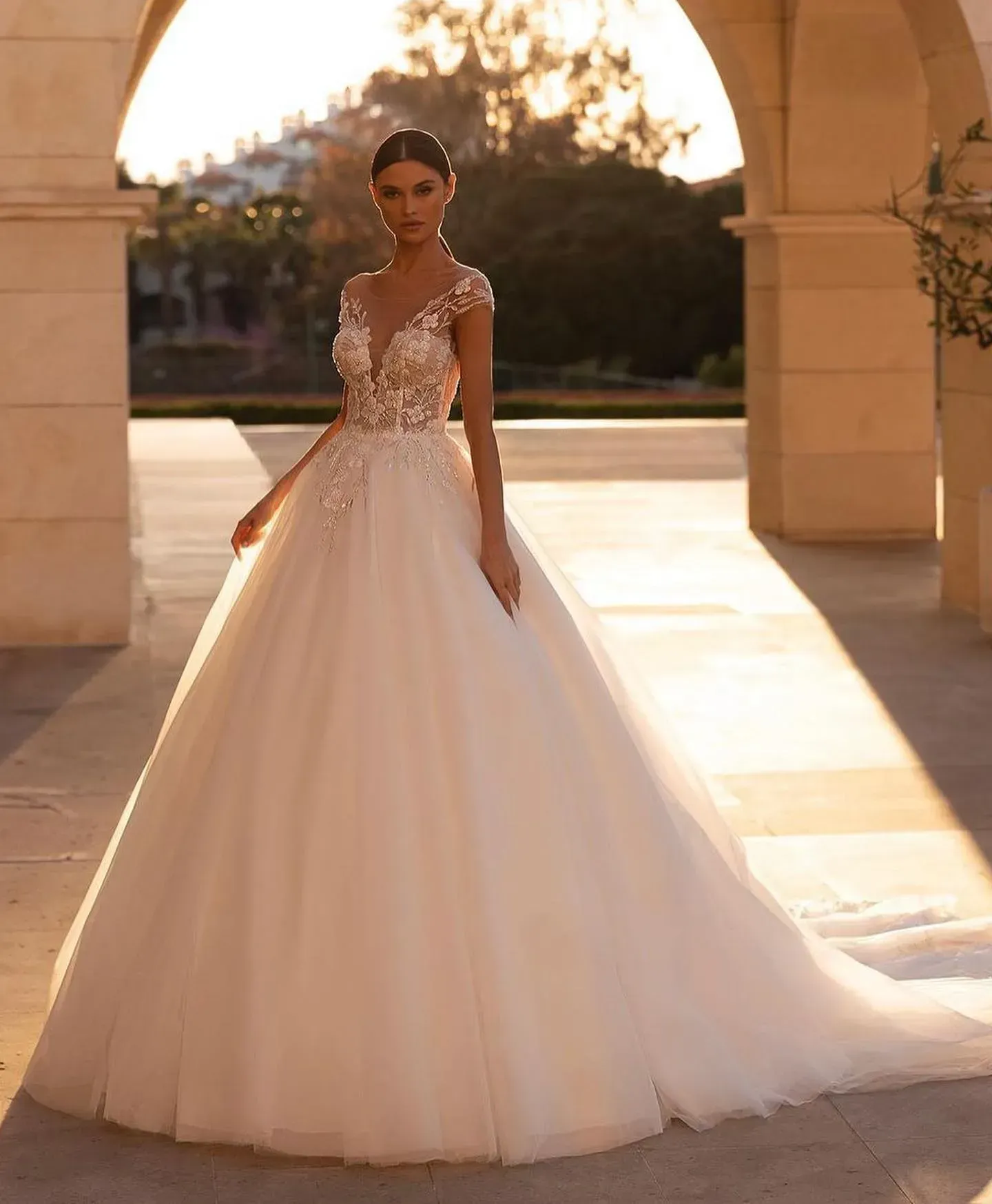 donna in abito da sposa