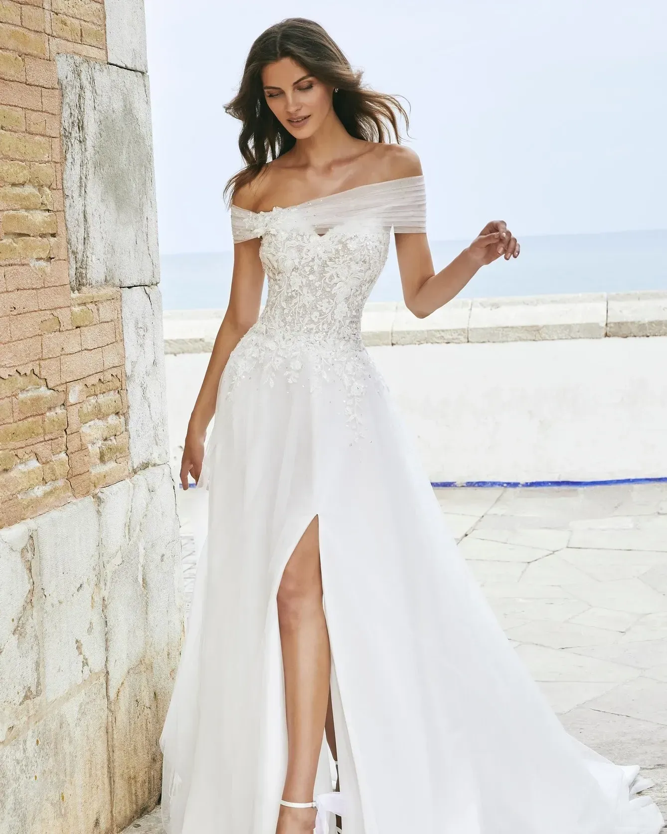 donna in abito da sposa
