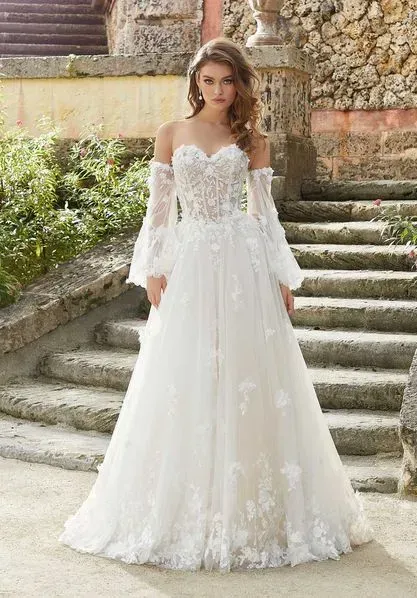 donna in abito da sposa