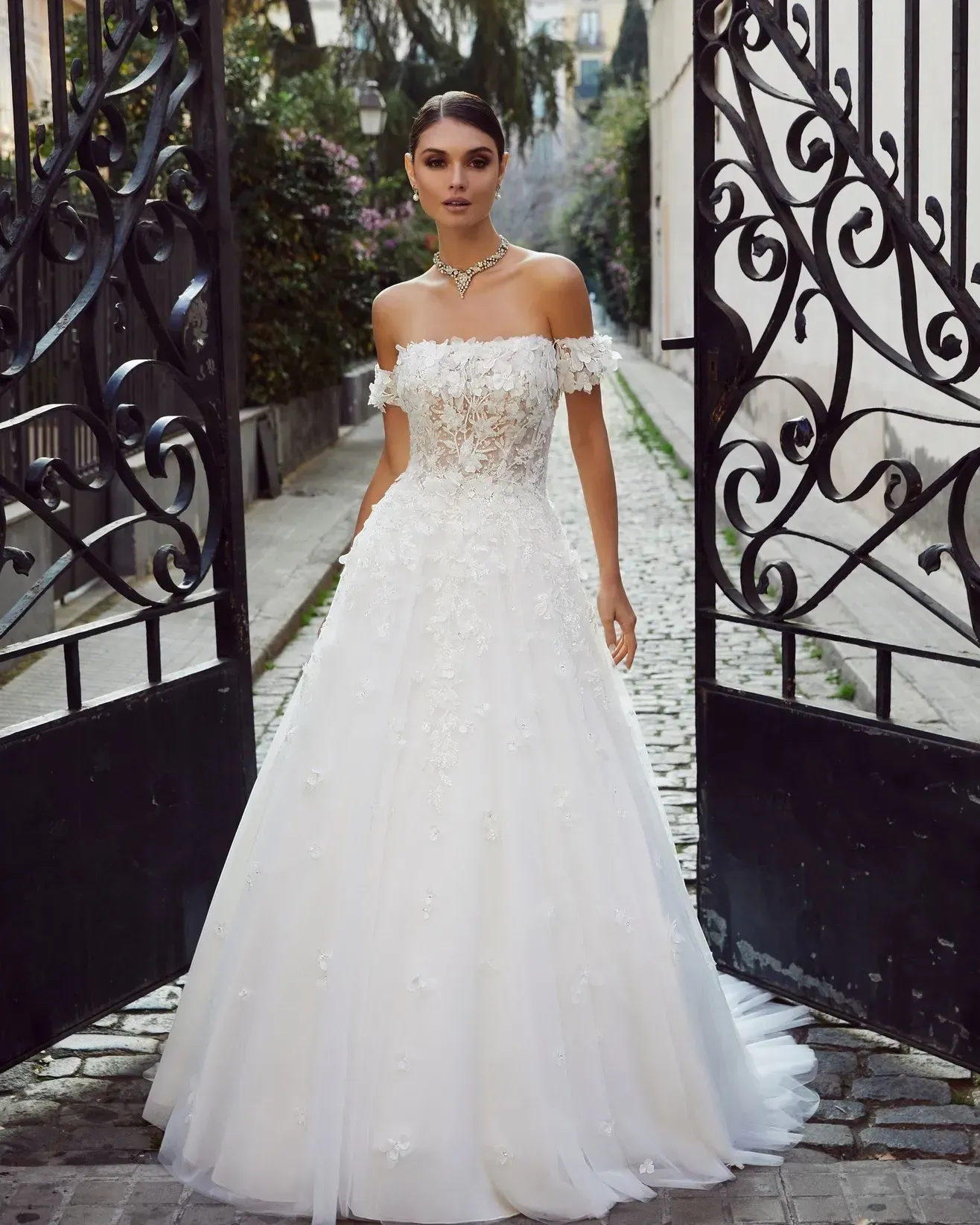 donna in abito da sposa