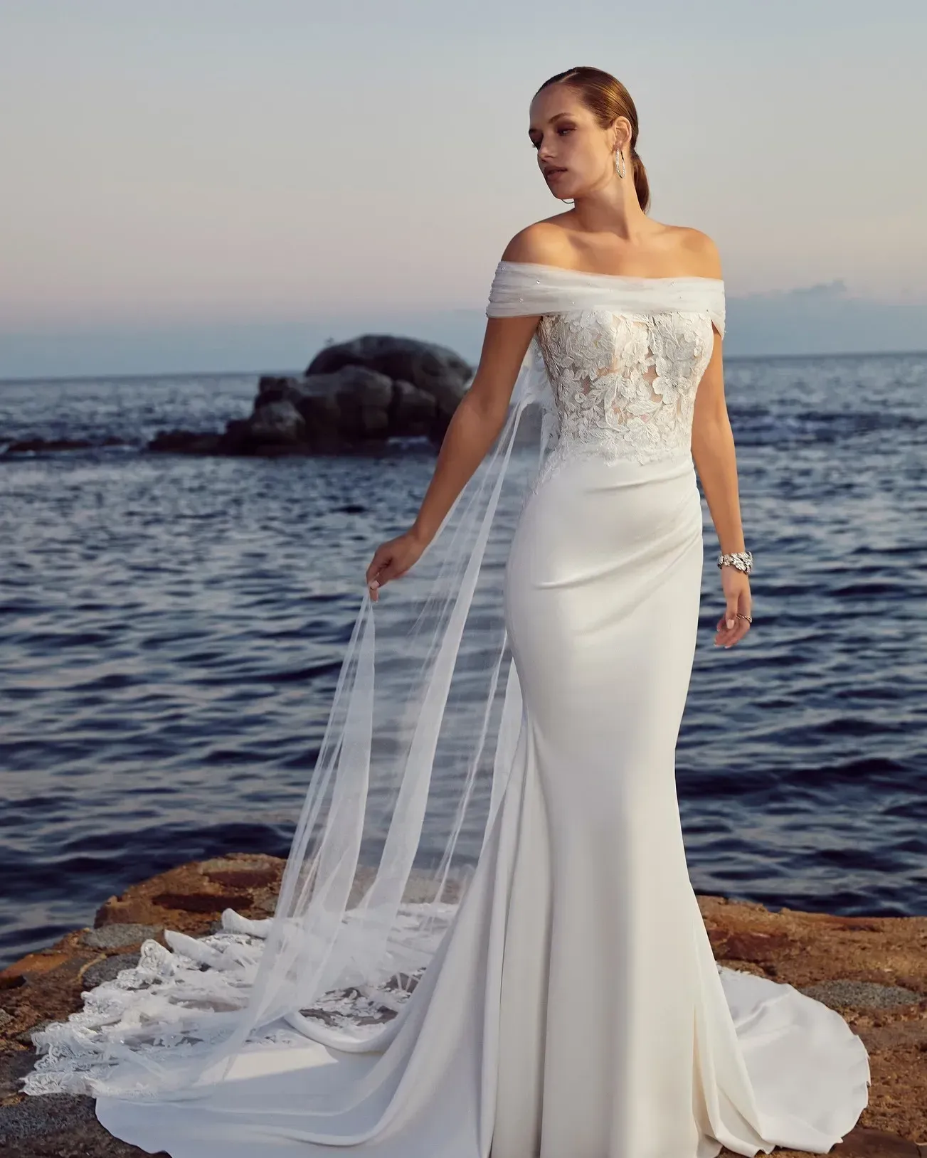 donna in abito da sposa