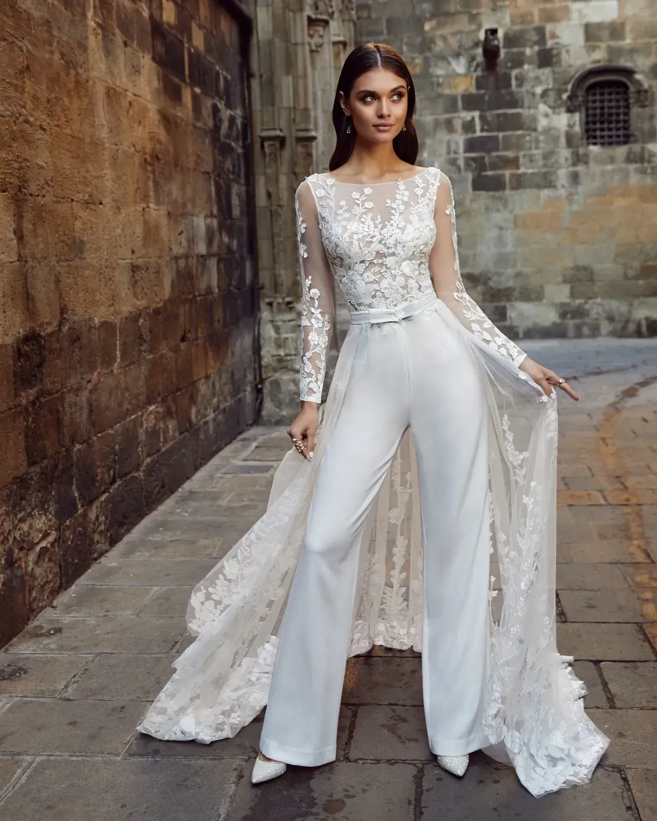 donna in abito da sposa