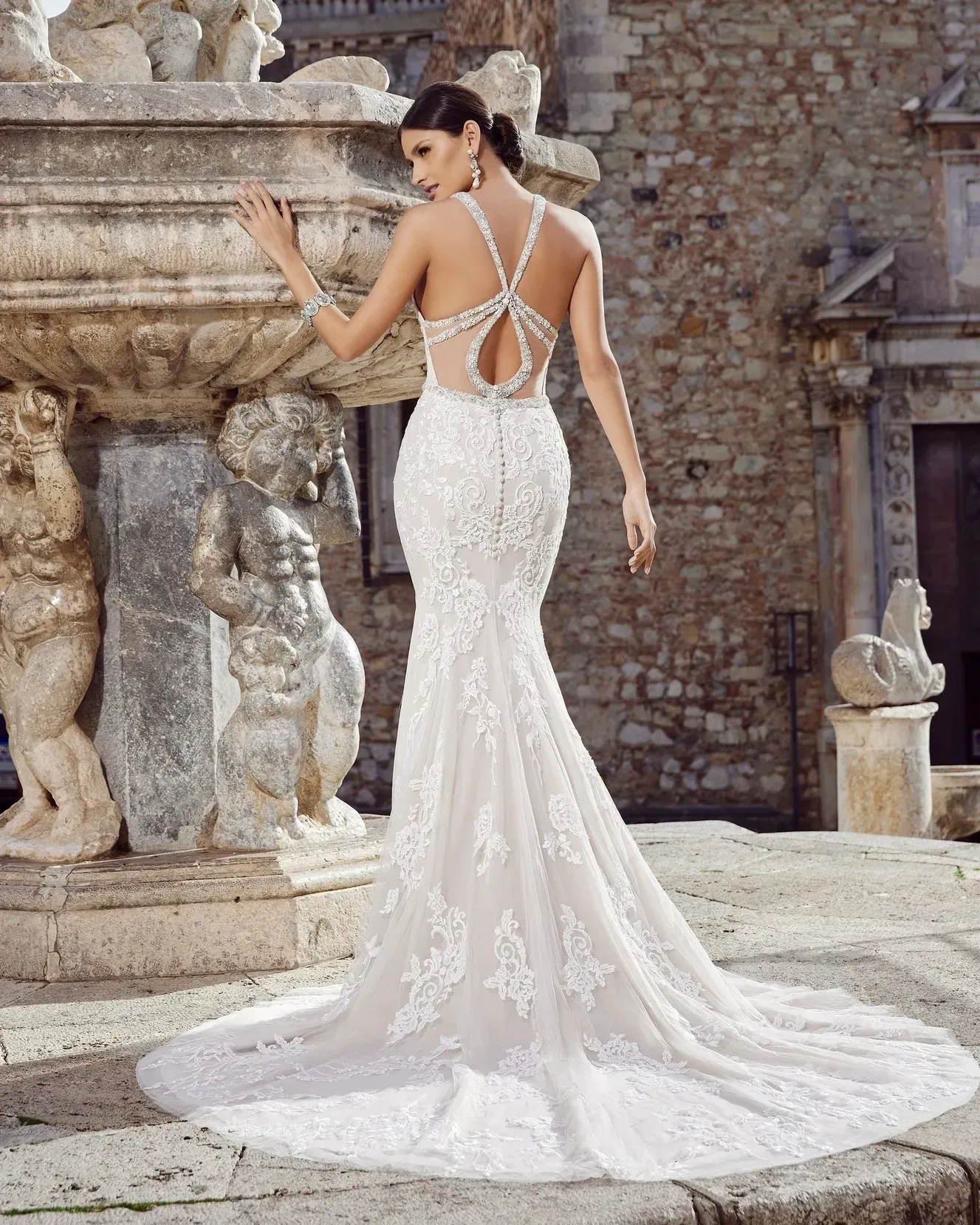 donna in abito da sposa