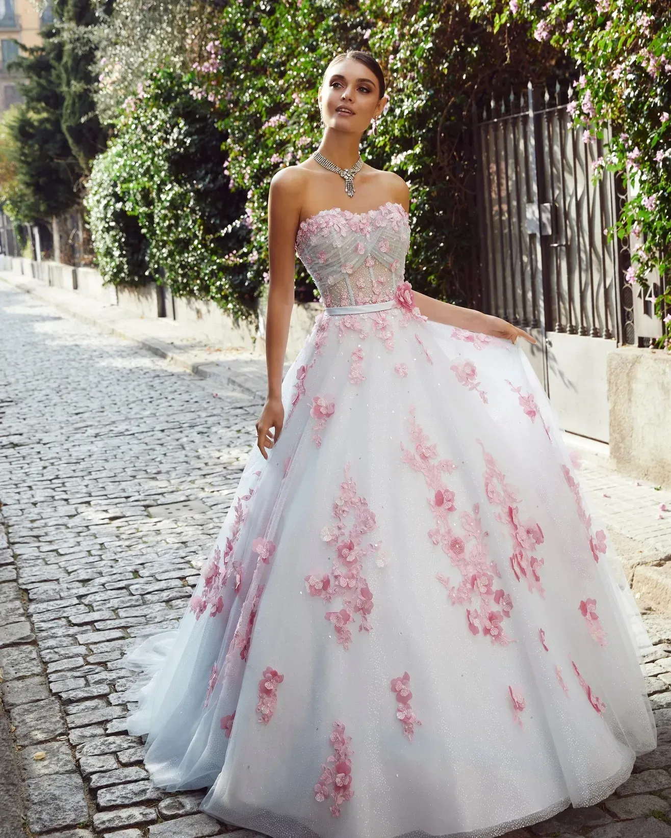 donna in abito da sposa