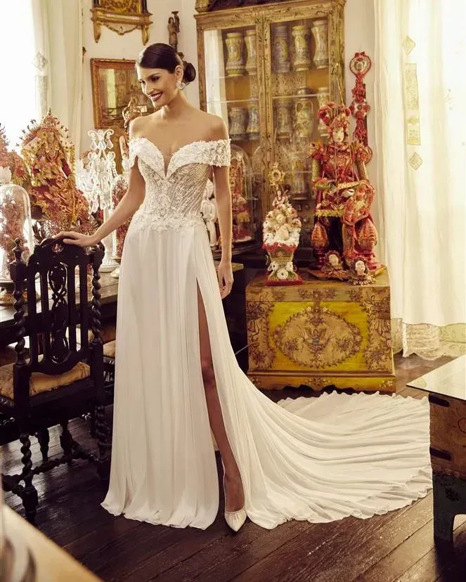 donna in abito da sposa