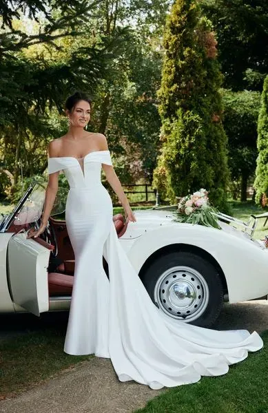 donna in abito da sposa