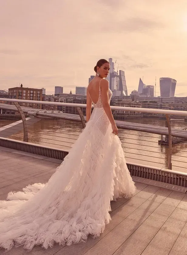 donna in abito da sposa