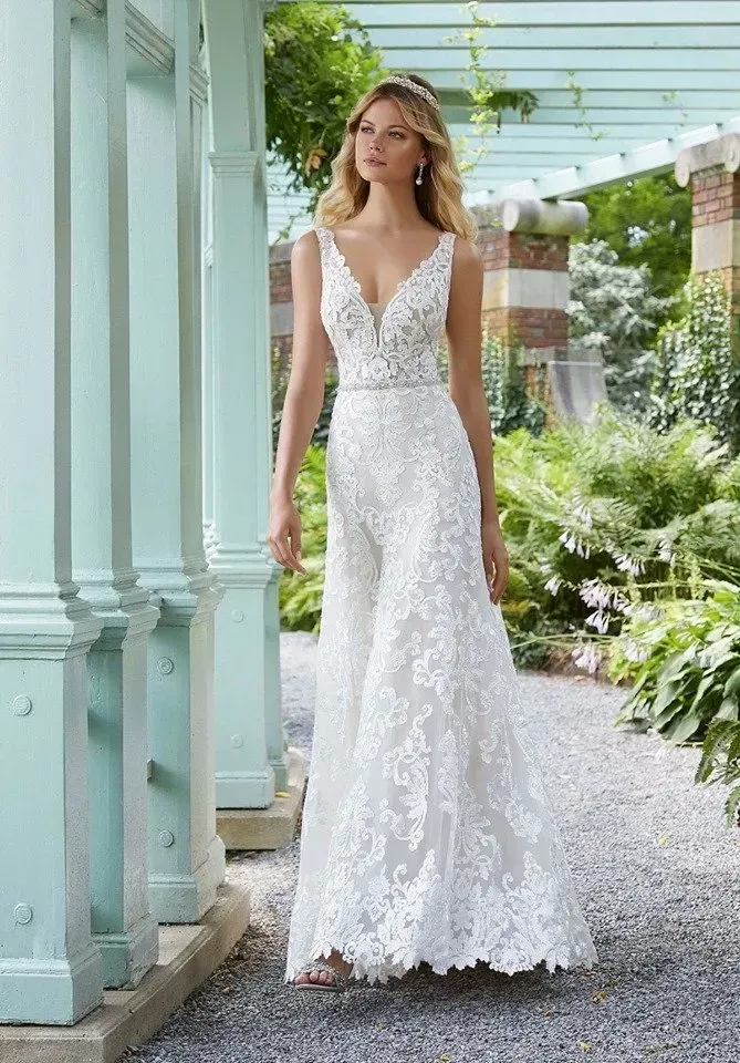 donna in abito da sposa