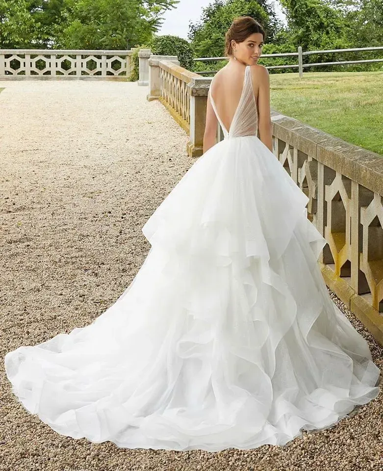 donna in abito da sposa