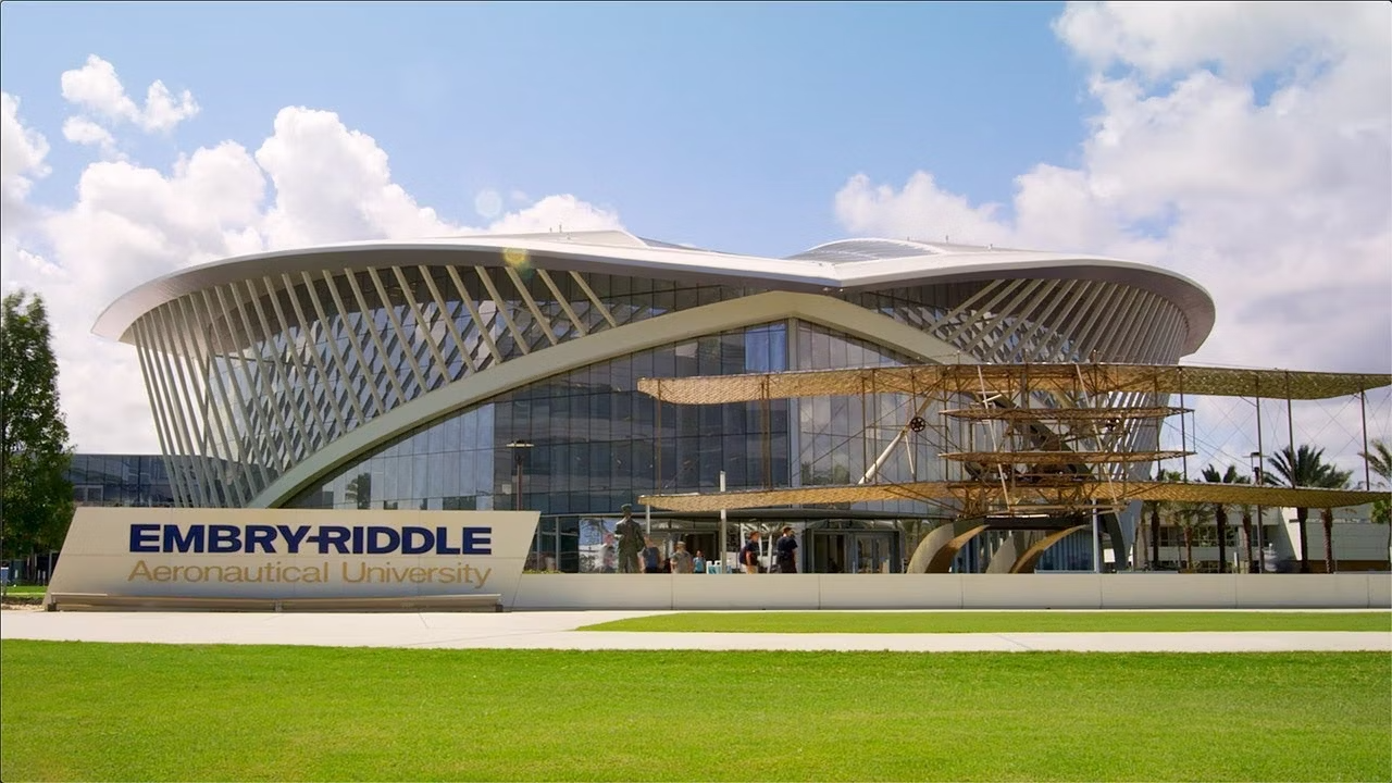 A large building with a sign that says embry riddle