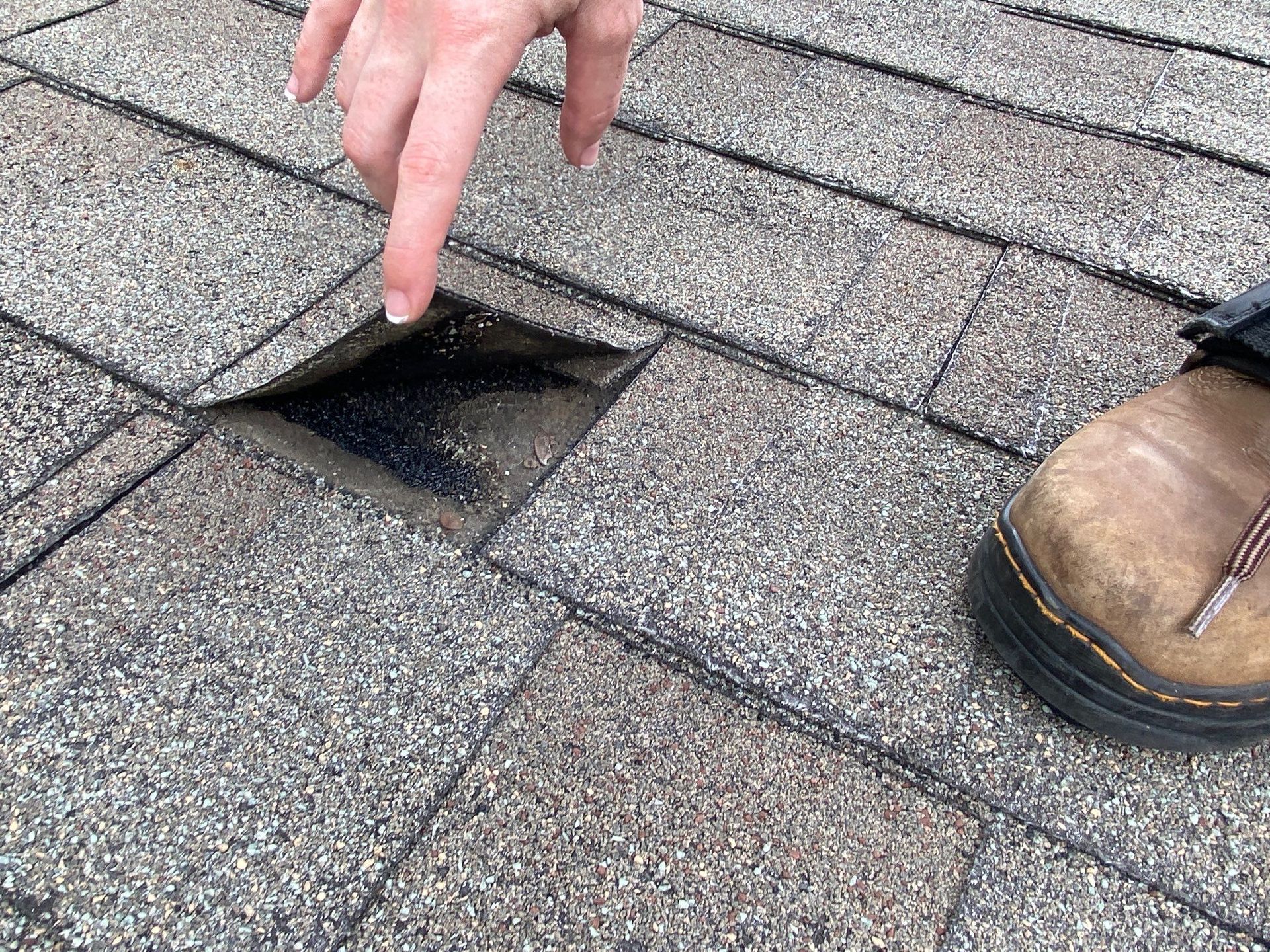 10 Things Roofing Companies need to do roof inspection Houston