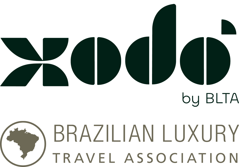 Logotipo de Xodó, diseñado por BLTA, que muestra la Asociación Brasileña de Viajes de Lujo junto con un pequeño mapa de Brasil.
