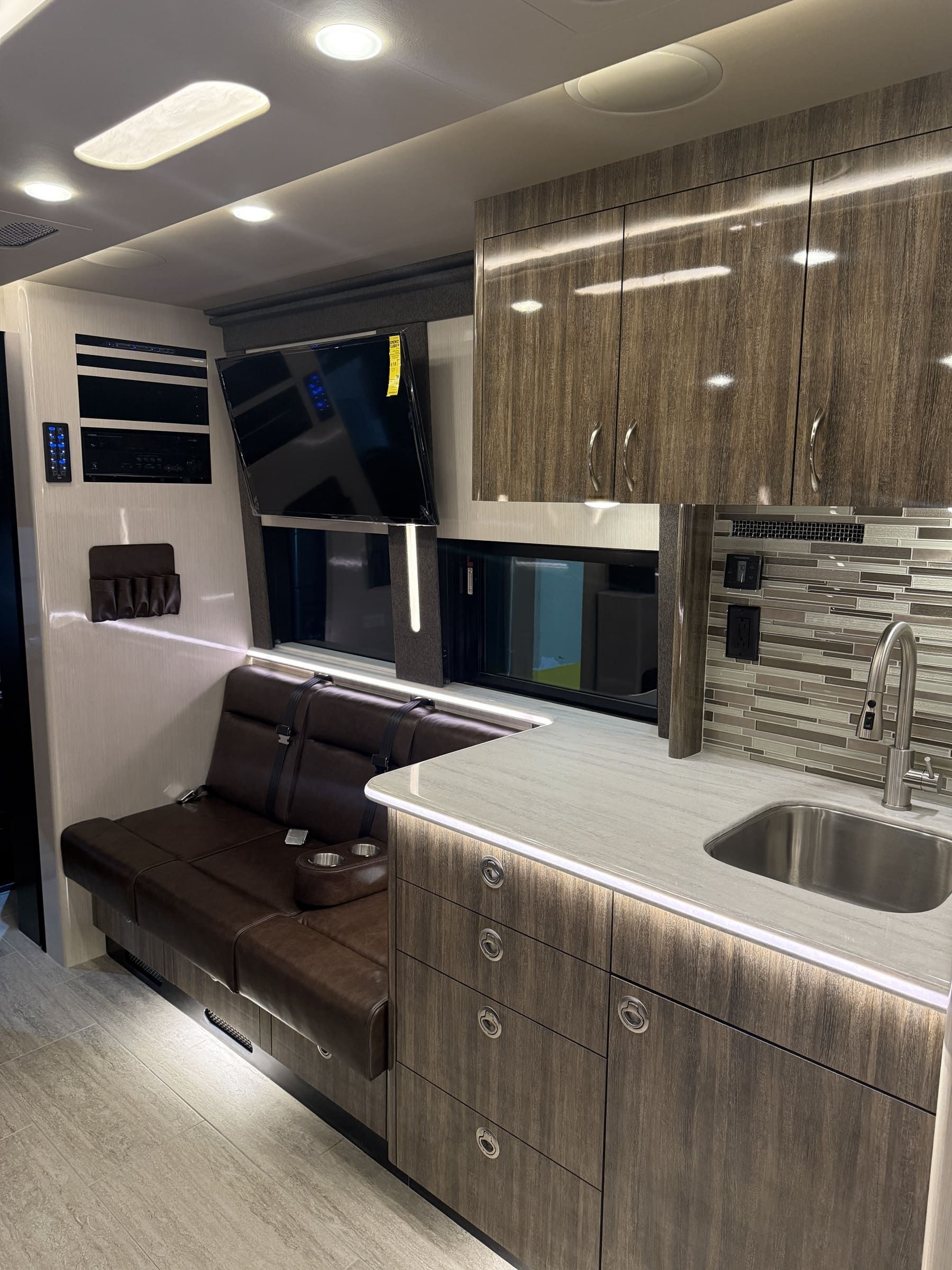 Slide-out RV rental