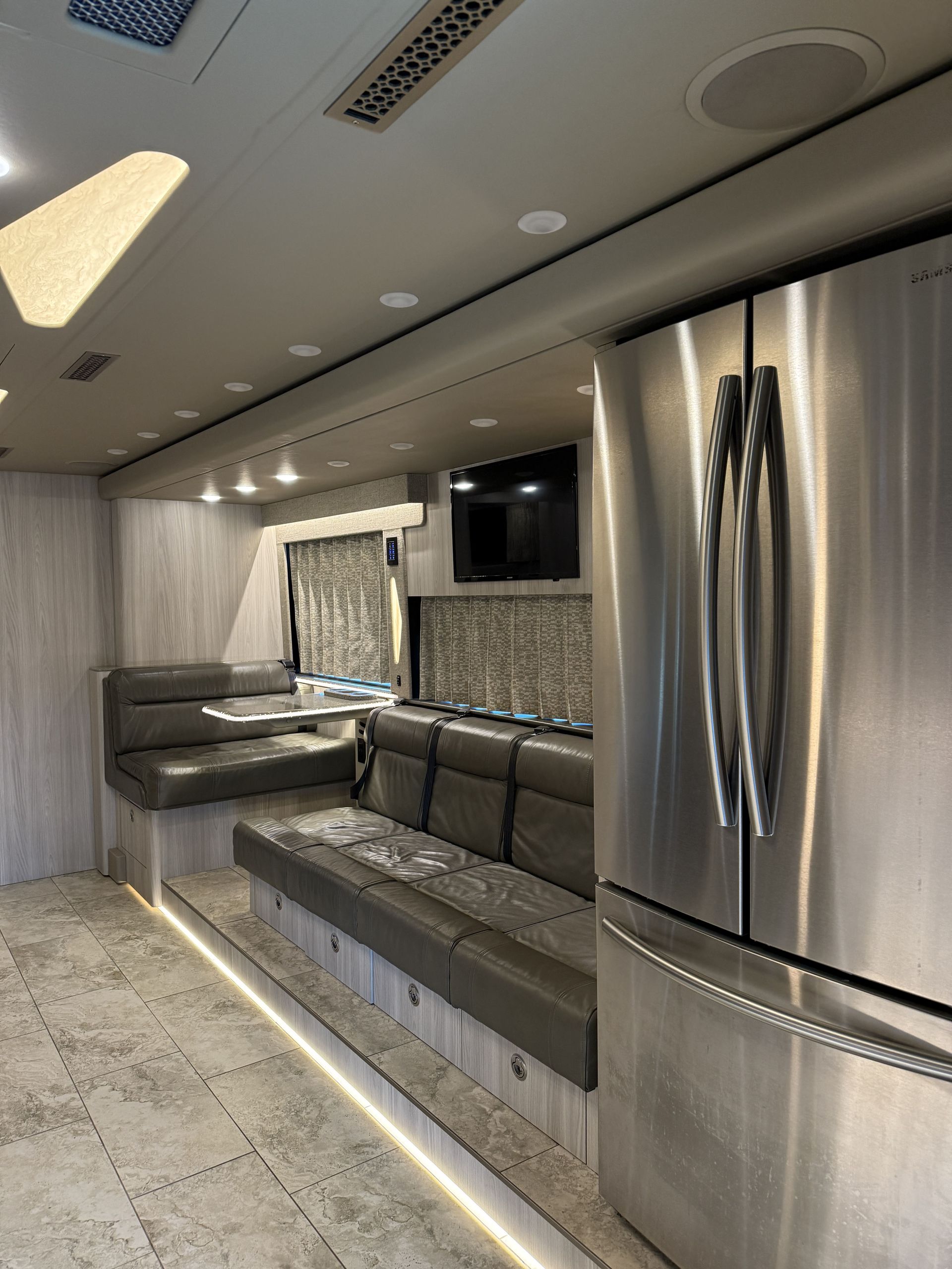 Luxury coach