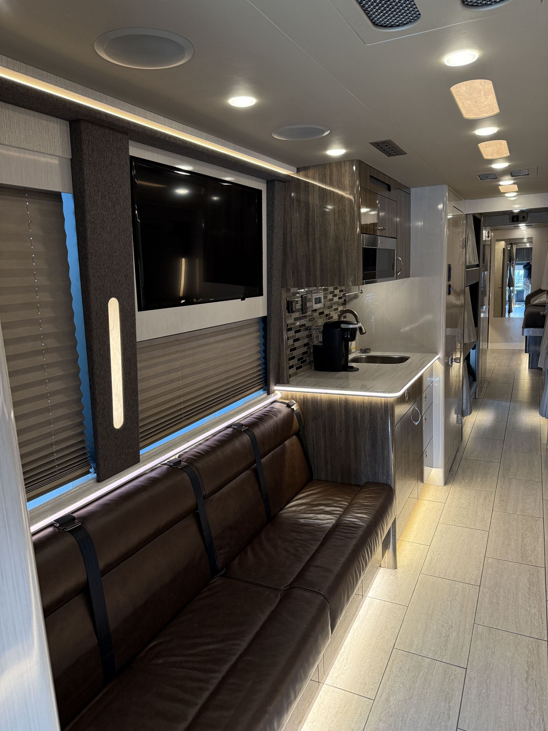 Custom Celebrity Coach Charter Montevallo AL