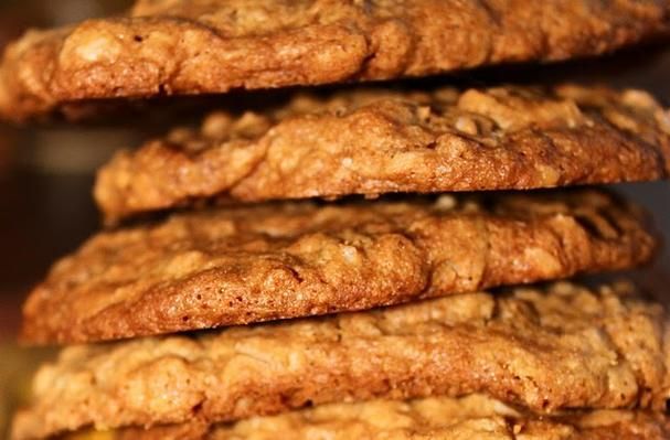 Cinnamon toffee praline oatmeal cookies