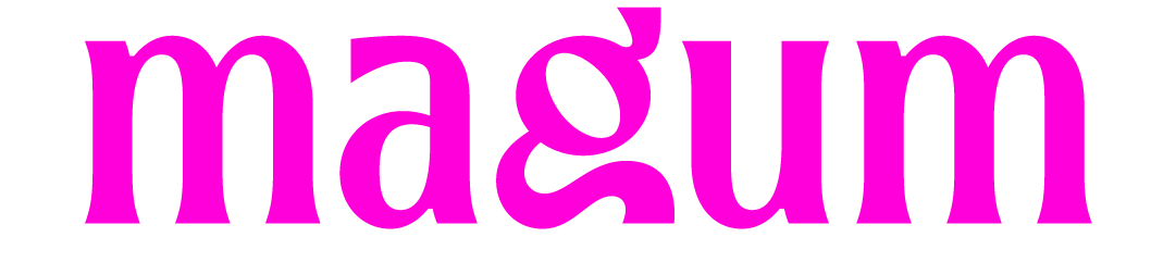 Logo Magum está escrita en rosa sobre un fondo blanco. | Magum | Agencia de Marketing y Publicidad