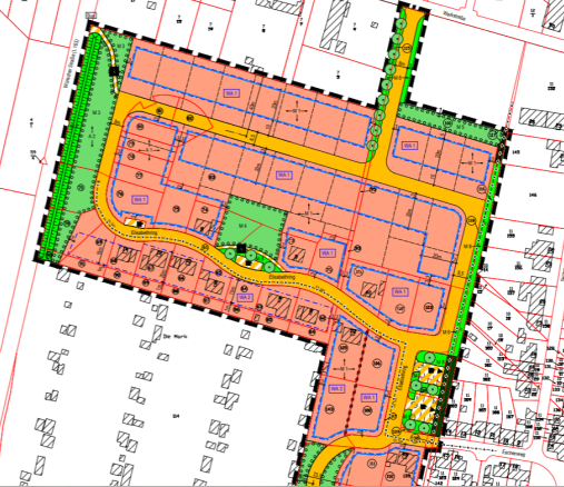 Beschrifteter Lageplan mit orangefarbenen Gebäudegrundrissen, grüner Landschaftsgestaltung und umliegenden Straßen.
