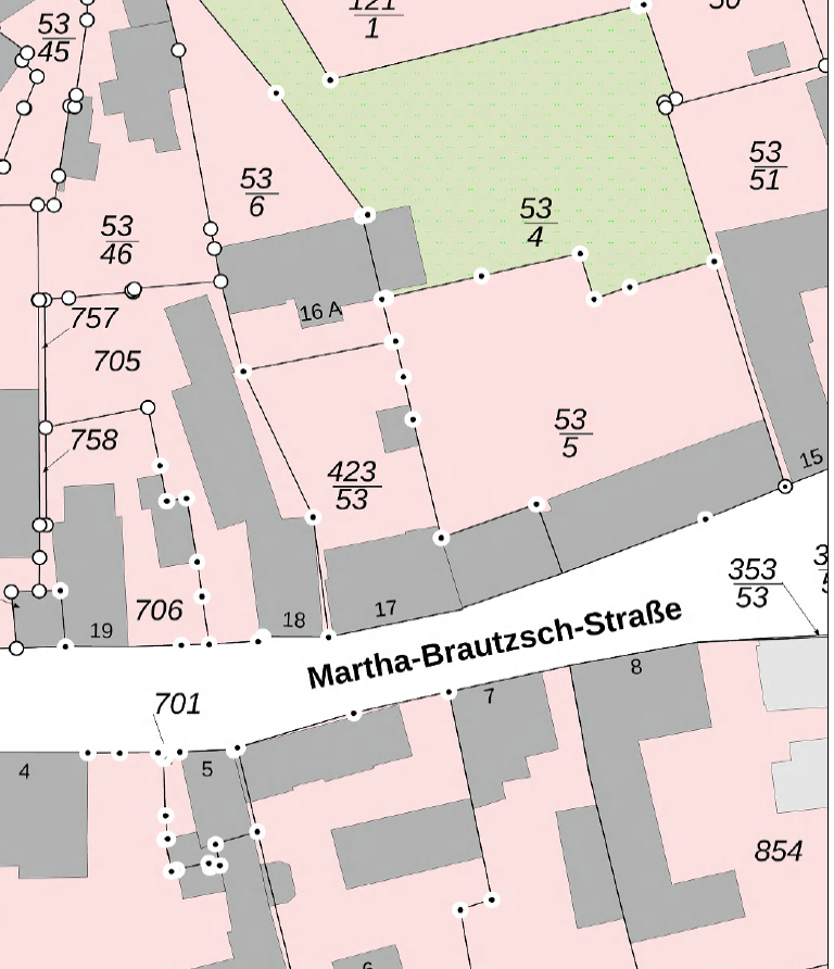 Farbige Katasterkarte der Gebäude und Parzellen entlang der Martha-Brautzsch-Straße mit eingezeichneten Parzellennummern.