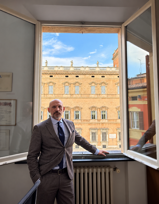 Avv. Mauro Gualtiero con vista dal suo studio