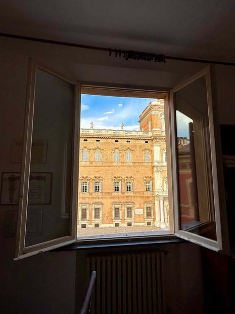 Una sede nel centro storico di Modena con affaccio su Piazza Roma