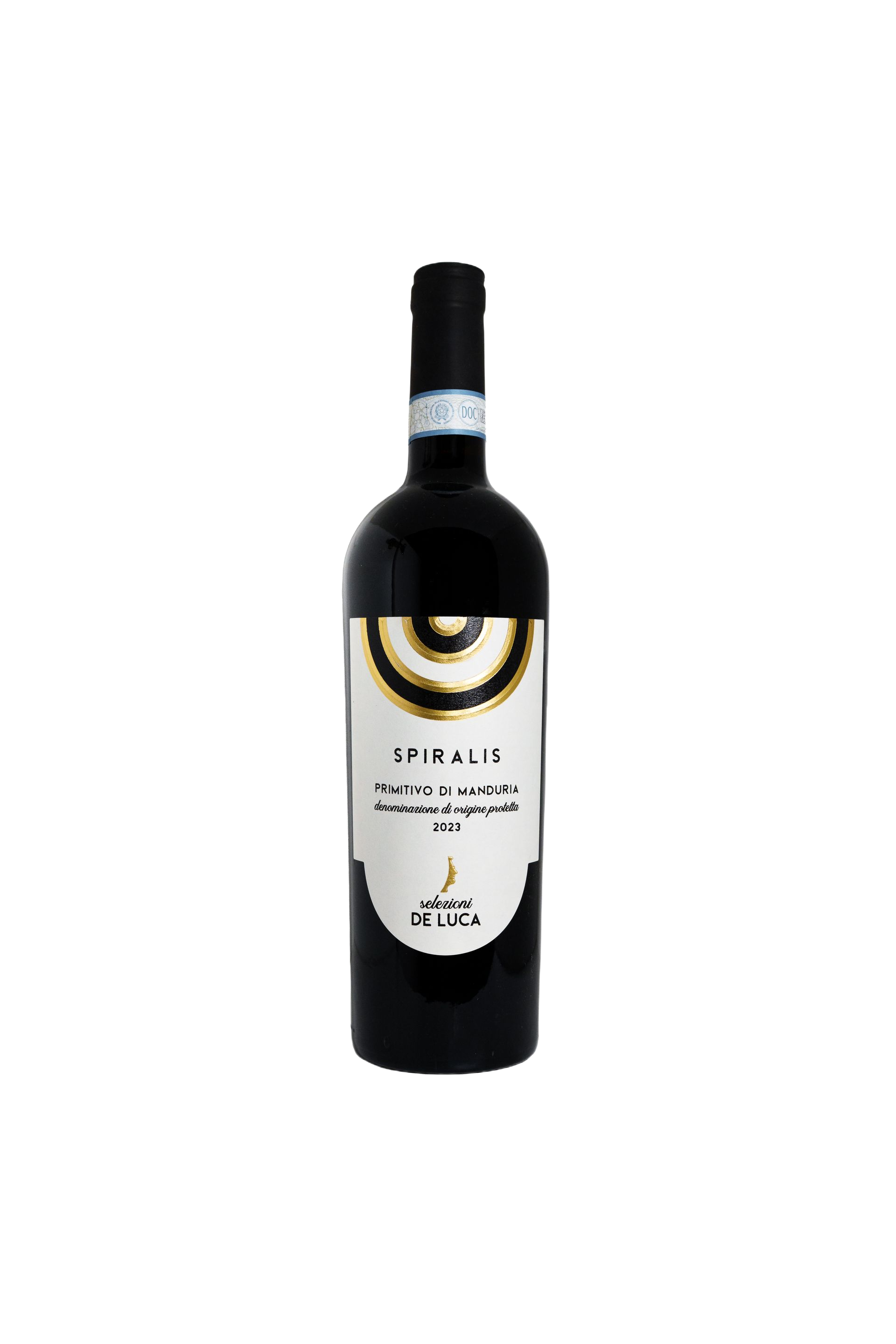 Bottiglia di vino rosso con etichetta bianca, tappo nero, dettagli dorati, in posizione verticale su sfondo bianco.