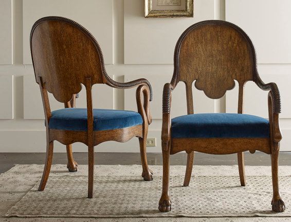 Two chairs are sitting next to each other on a rug in a room.