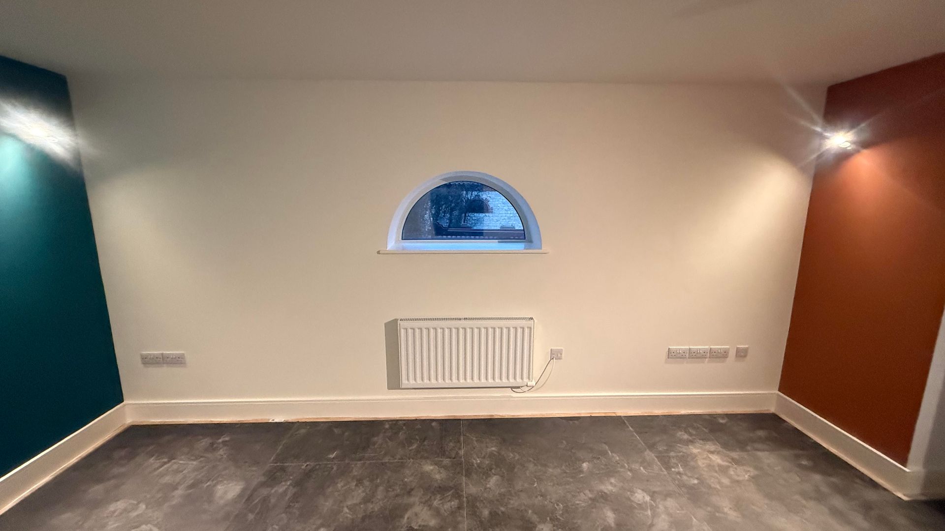 Image of recently decorating room - Walls, ceiling and woodwork all freshly painted