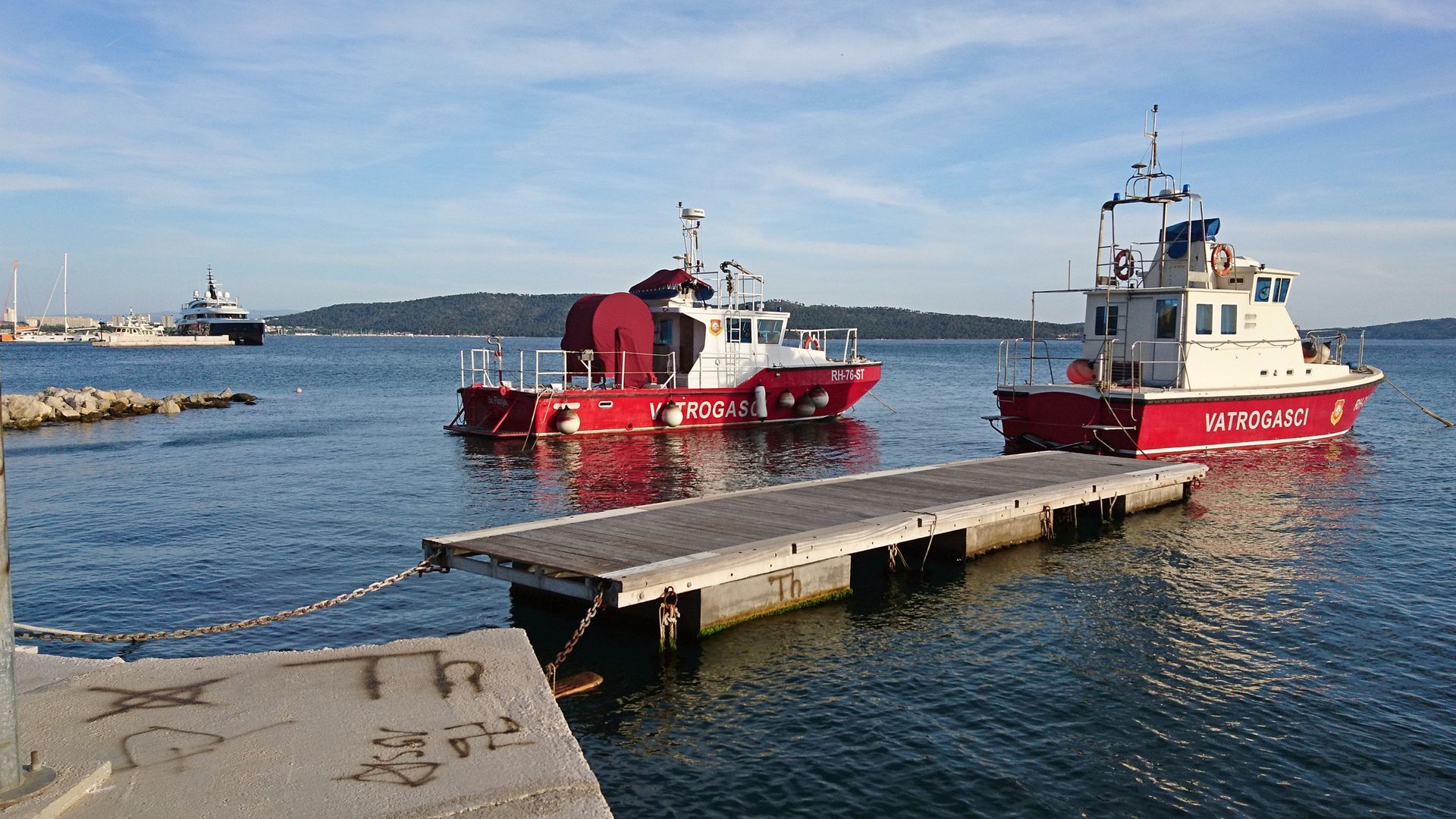 Fire brigade vessels outside the entrance to Marina Kastela
