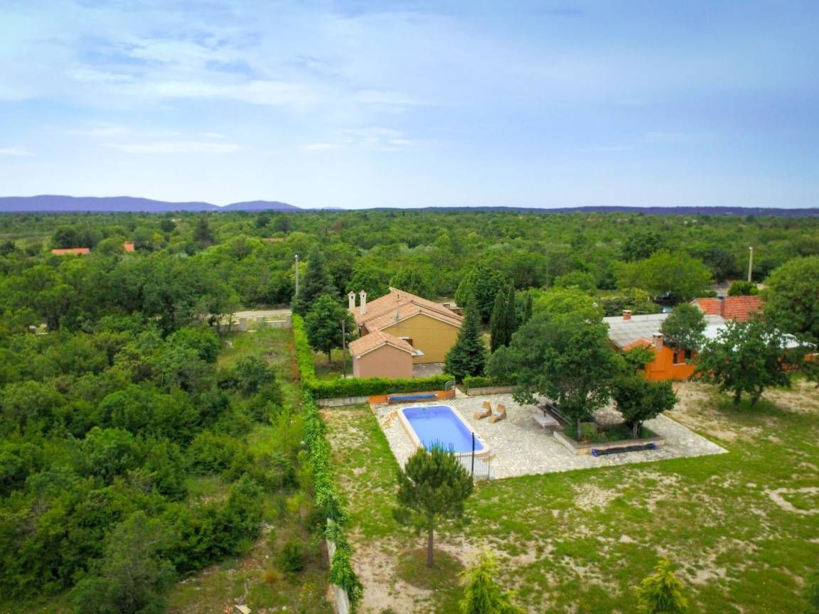 Luxe vakantiehuis met privézwembad in Karlovići, Kroatië