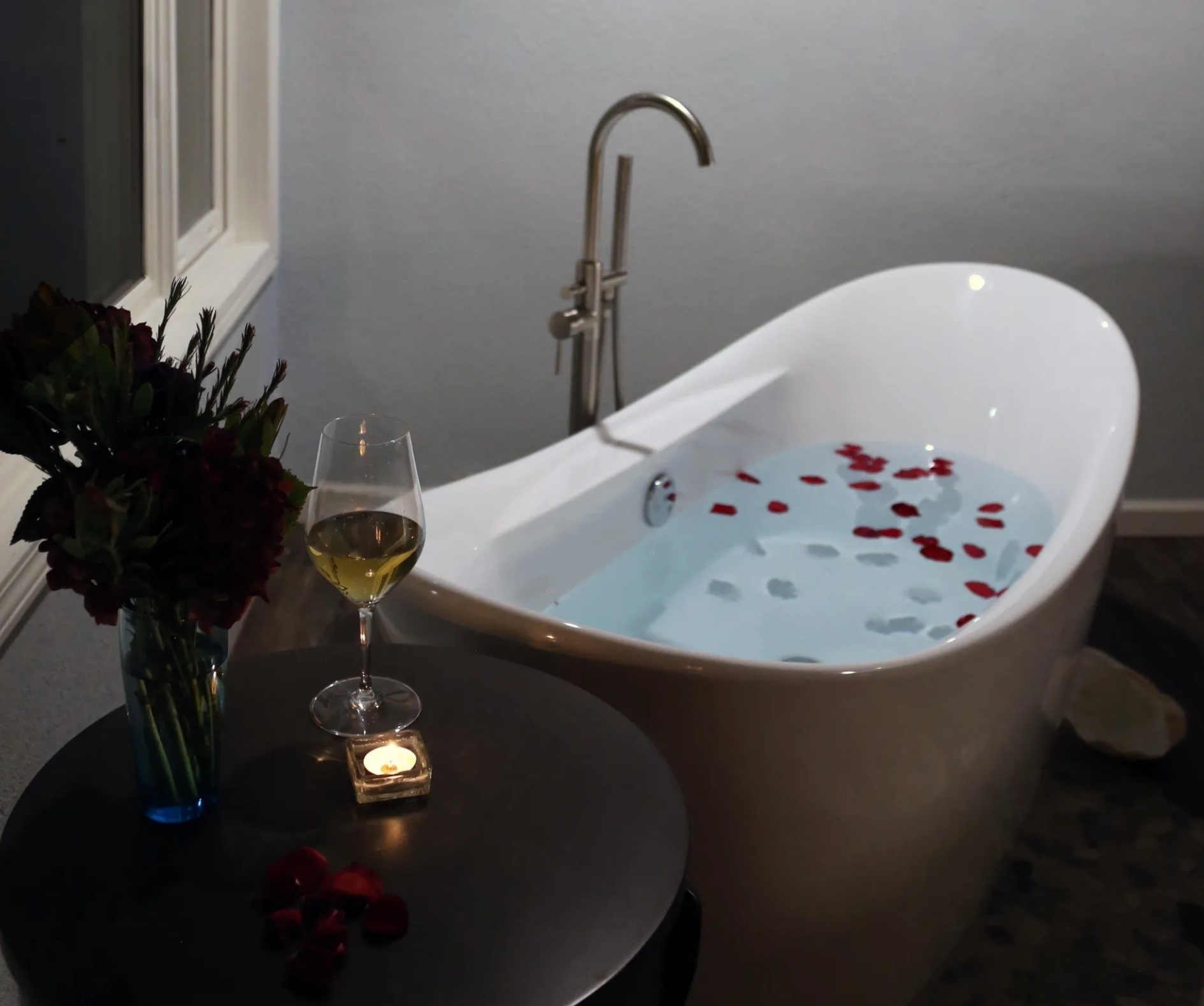 tub in hotel breakers gualala