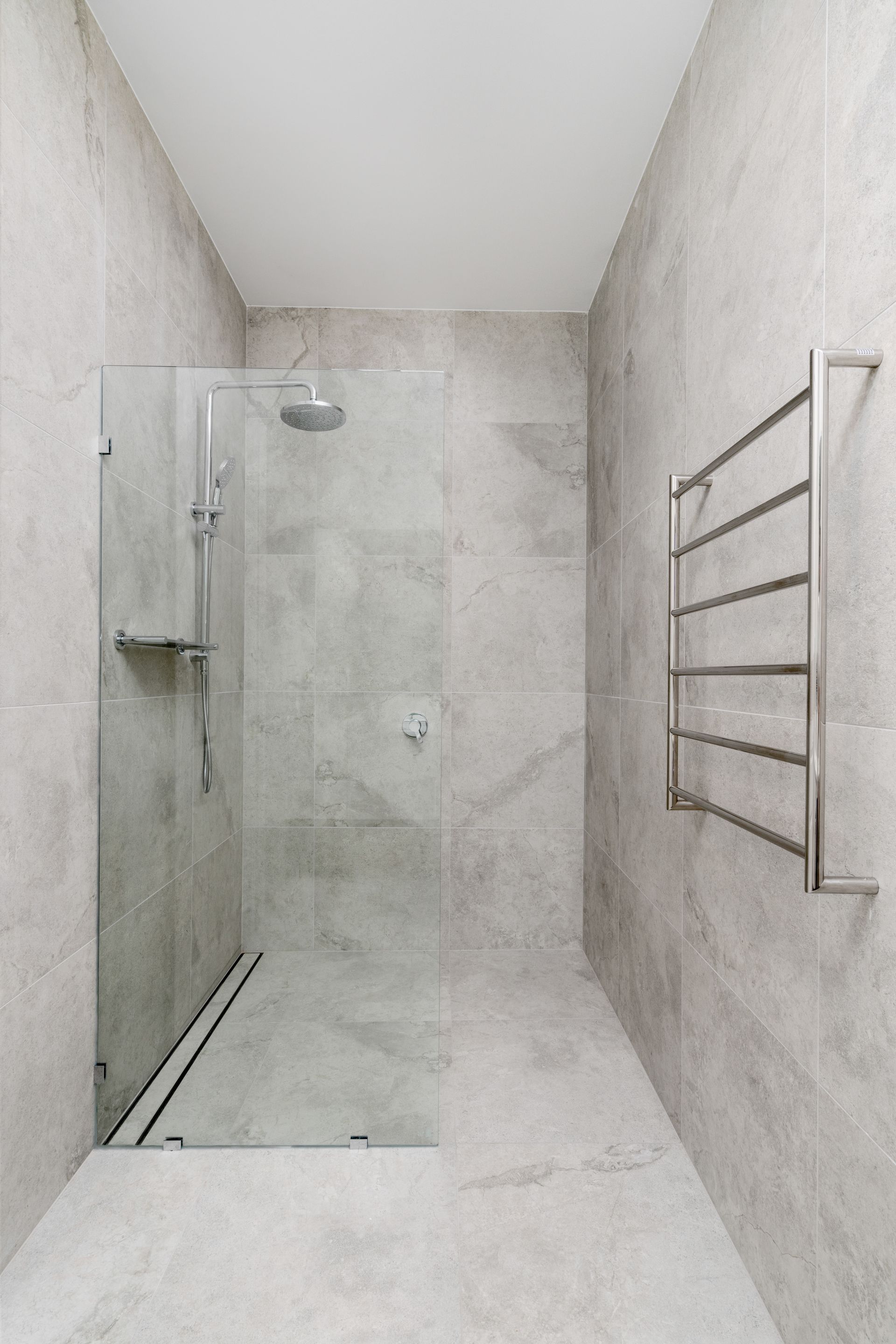 Modern Bathroom with Walk-In Glass Shower, Gray Tile Walls — Rivbuild In Uranquinty, NSW