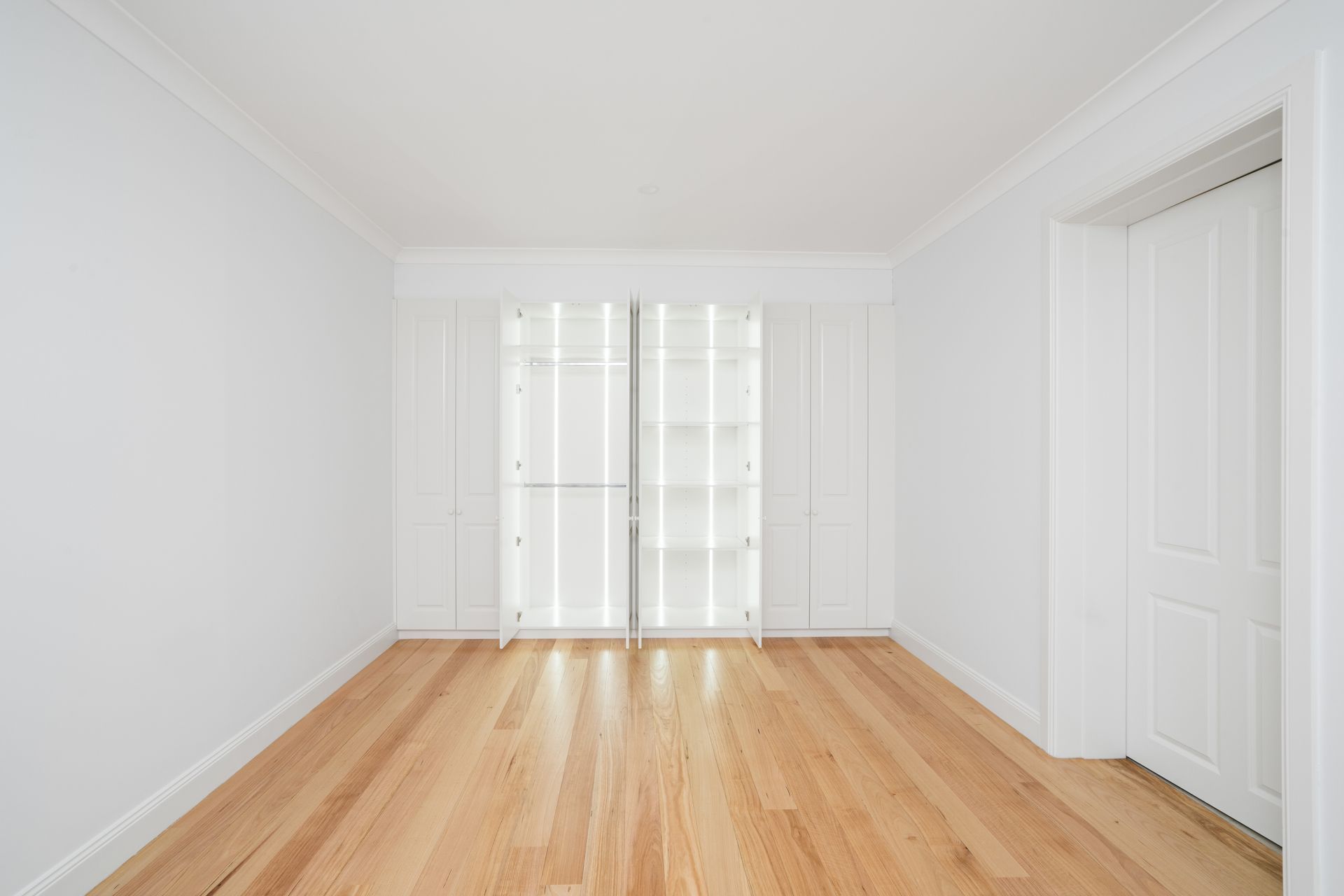 Empty White Room with Hardwood Floors and Bright Windows at The Far End — Rivbuild In Uranquinty, NSW