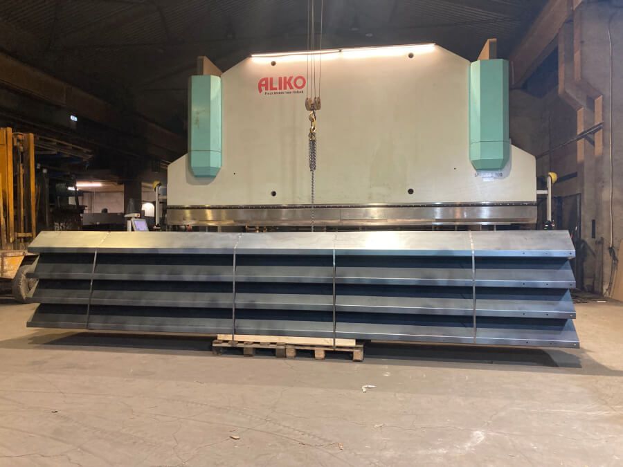 Metaal plaat buigen tot 8000mm lengte en 20 mm dikte 