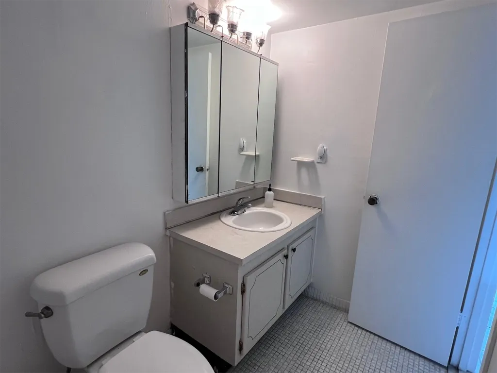Full bathroom, view towards door entrance, in Unit 703, Ixora Ct, North Miami, FL 33181.
