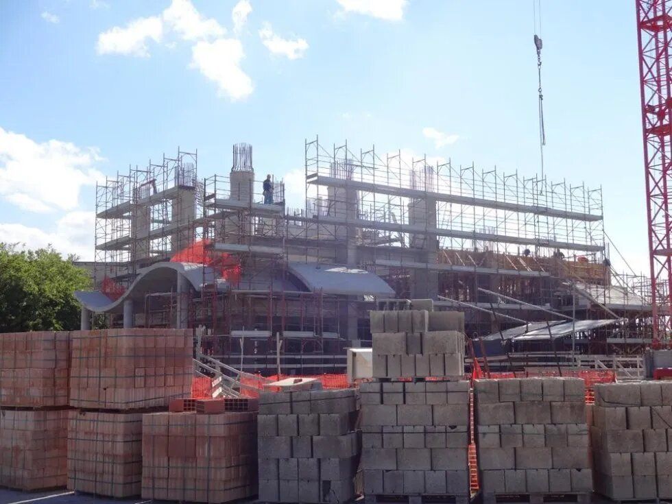 Cantiere edile con impalcature