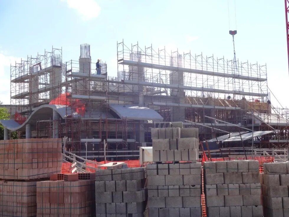 Cantiere edile con impalcature