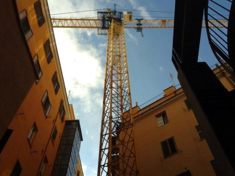 Gru tra i palazzi