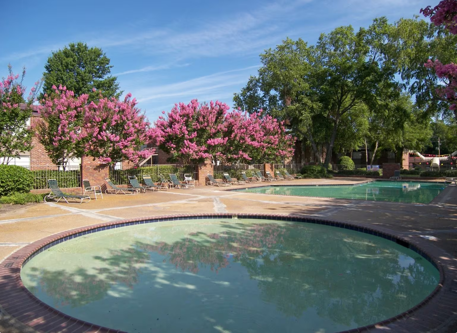 hillcrest apartments pool 1