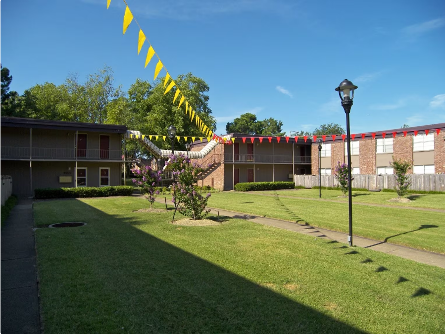 hillcrest apartments lawn