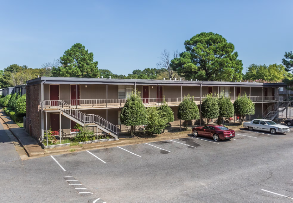 hillcrest apartments parking lot
