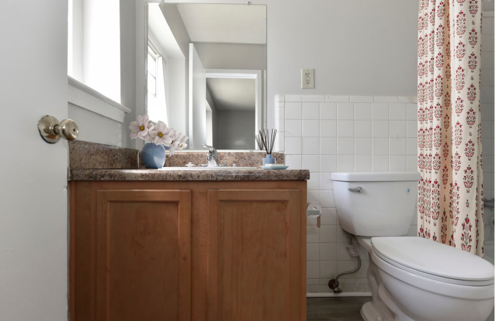 hillcrest apartments bathroom 1