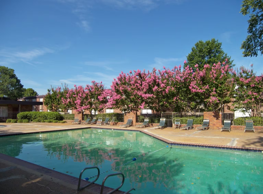 hillcrest apartments pool