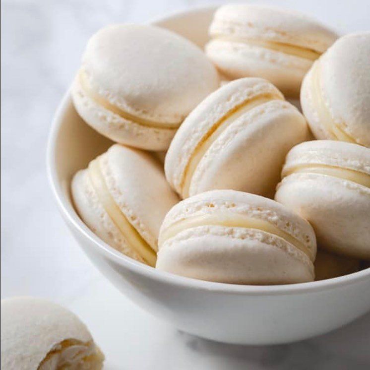 Jennifer's White macarons