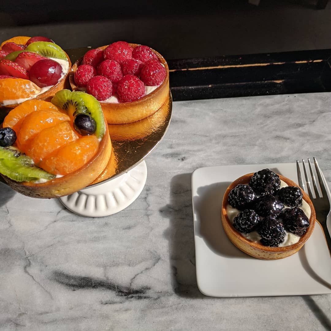 Cupcakes with fruits on top