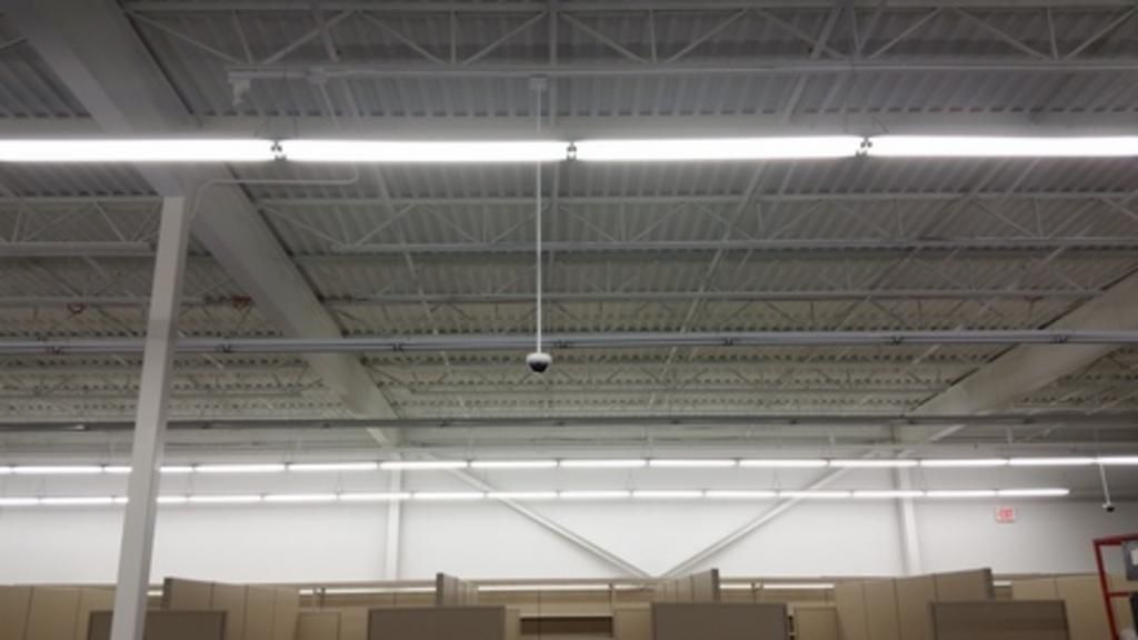 A ceiling fan is hanging from the ceiling of a building.